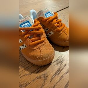 Size 6 Adidas Gazelle J Toy Story Jessie Gum Pixar Adidas Kids'  Orange Sneakers